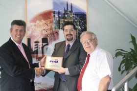 MD Willie Duncan and Marketing Manager Mike Perkins being presented with a BVAA Membership Plaque by